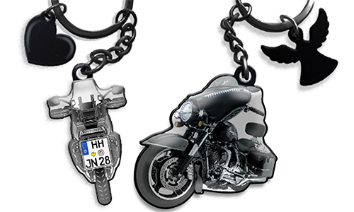 Sleutelhangers in de vorm van een motorfiets met voor- en achteraanzicht van een touringmotor en extra decoratieve accessoires
