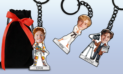 Henkilökohtainen avaimenperä Comics-tyyliin, jossa on nimi ja harrastus- tai ammattimotiivi