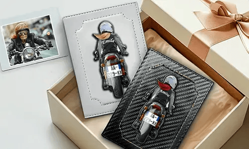 Documentomslag voor voertuigregistratie voor motorfiets met de naam van oma en het kenteken