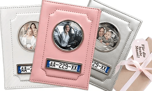 Geschenk für Mama: personalisierte Fahrzeugscheinhülle

