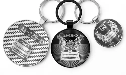 Pyöreä avaimenperä kaiverruksella