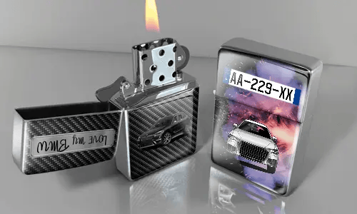 Zwei Metallfeuerzeuge mit Automotiven: silber mit Flamme und kyrillischem Text, kosmisches Design mit buntem Hintergrund