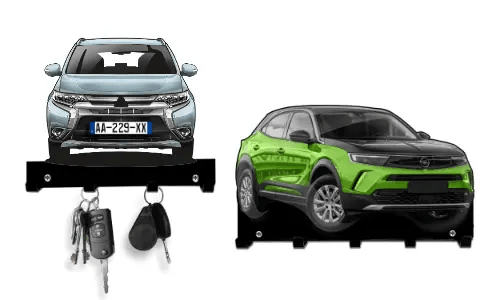 Zwei schlüsselförmige Halter in Autoform: roter Sedan und grün-schwarzer SUV, beide mit Haken für Schlüssel