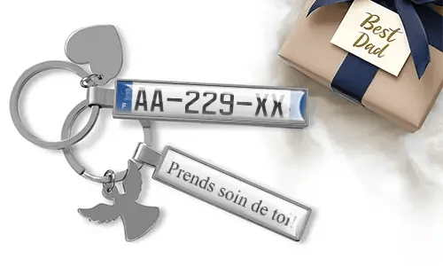 Personalized keychain for dad with engraved message and charms