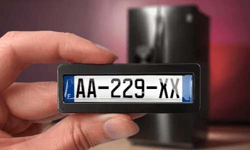 license plate magnet in hand