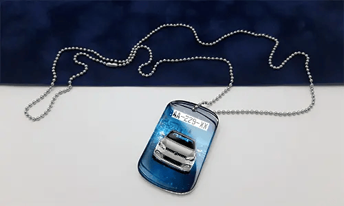 dog tags selbst gestalten mit dem Weiß Wagen auf dem Tisch erkennungsmarke kette mit gravur