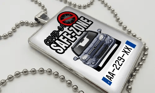 Auto-Safezone-Anhänger mit Weiß Hintergrund und Metallkette Auto-Safezone-Anhänger