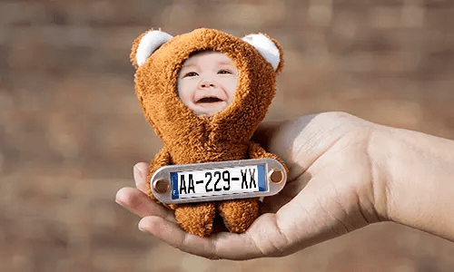 Cuddly toy with photo in hand