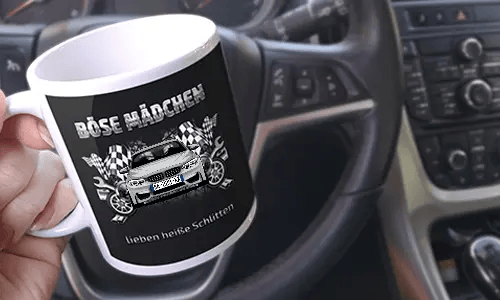 schrauber tasse in der Hand in dem Wagem hot rod tasse