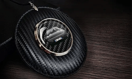 autospiegelanhänger mit foto auf dem Tisch Rückspiegelanhänger