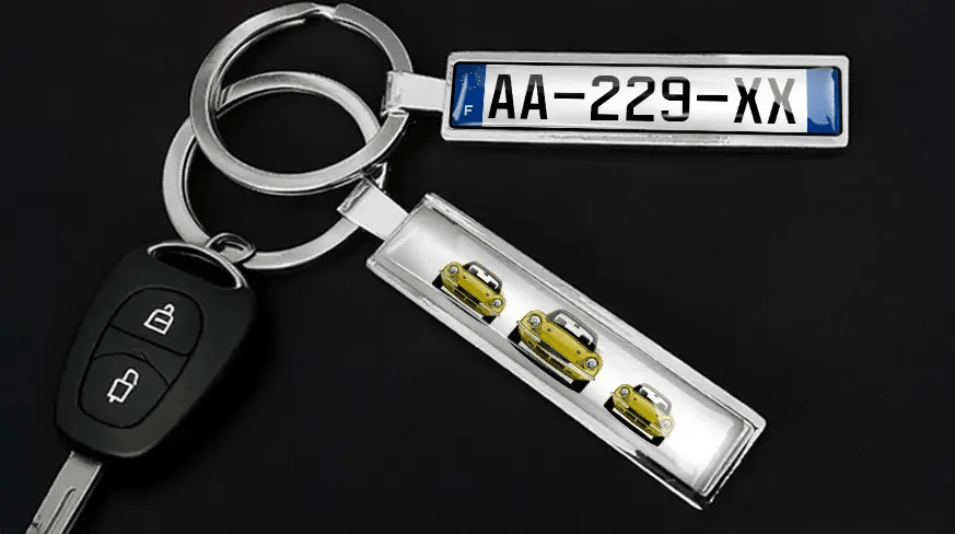 Stříbrné přívěsky na klíče s registrační značkou s vlastními čísly na elegantním kovovém provedení